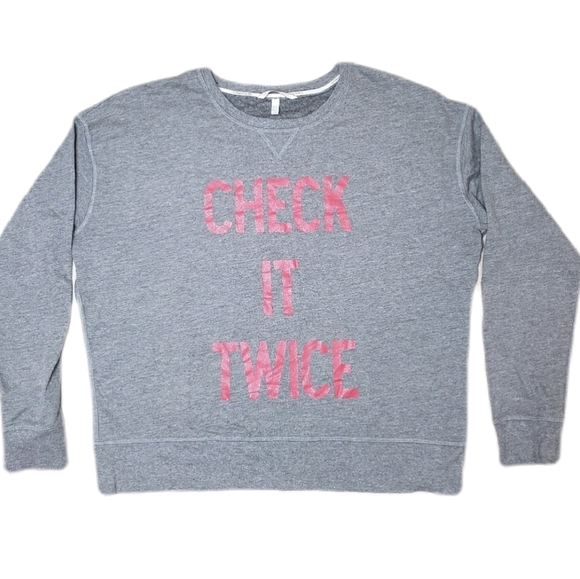 3/30$🔥 Victorias Secret Sweatshirt Check it twice - Picture 1 of 10
